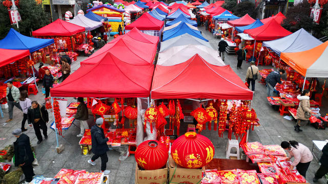 通道 城东 集市 市民 采购 年货 忙