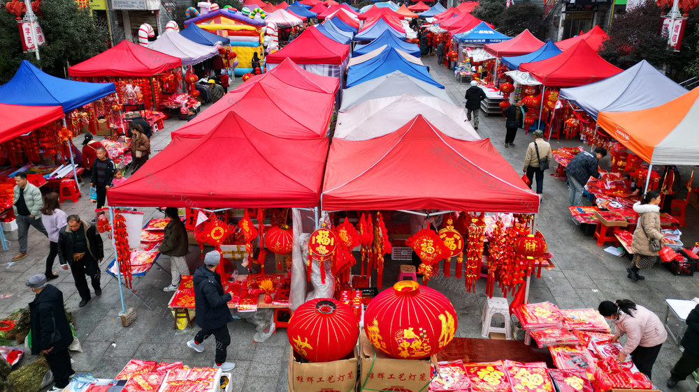 通道 城东 集市 市民 采购 年货 忙