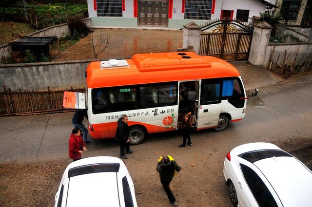 春运  公交车  护航