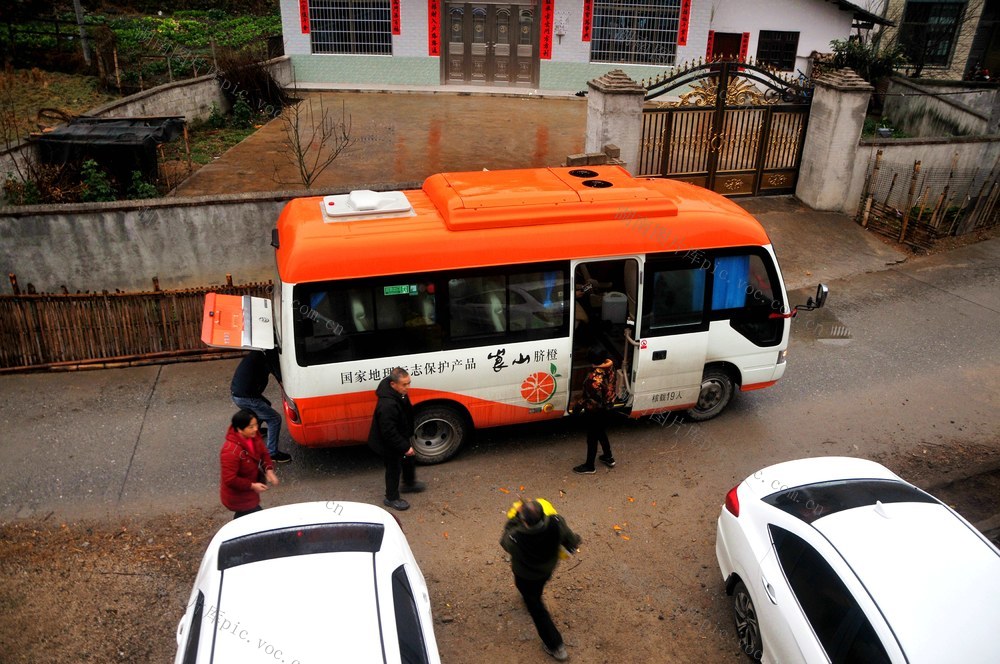 春运  公交车  护航