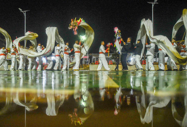 江华
舞龙
新春
