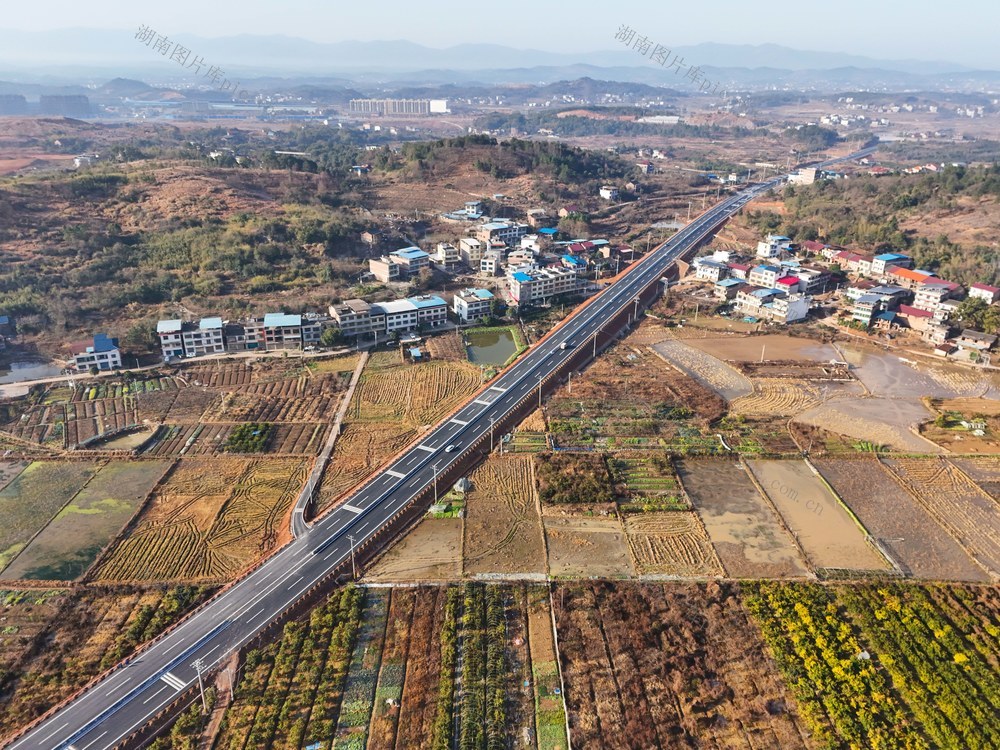 国道  改线  公路 车辆  行驶  畅通  