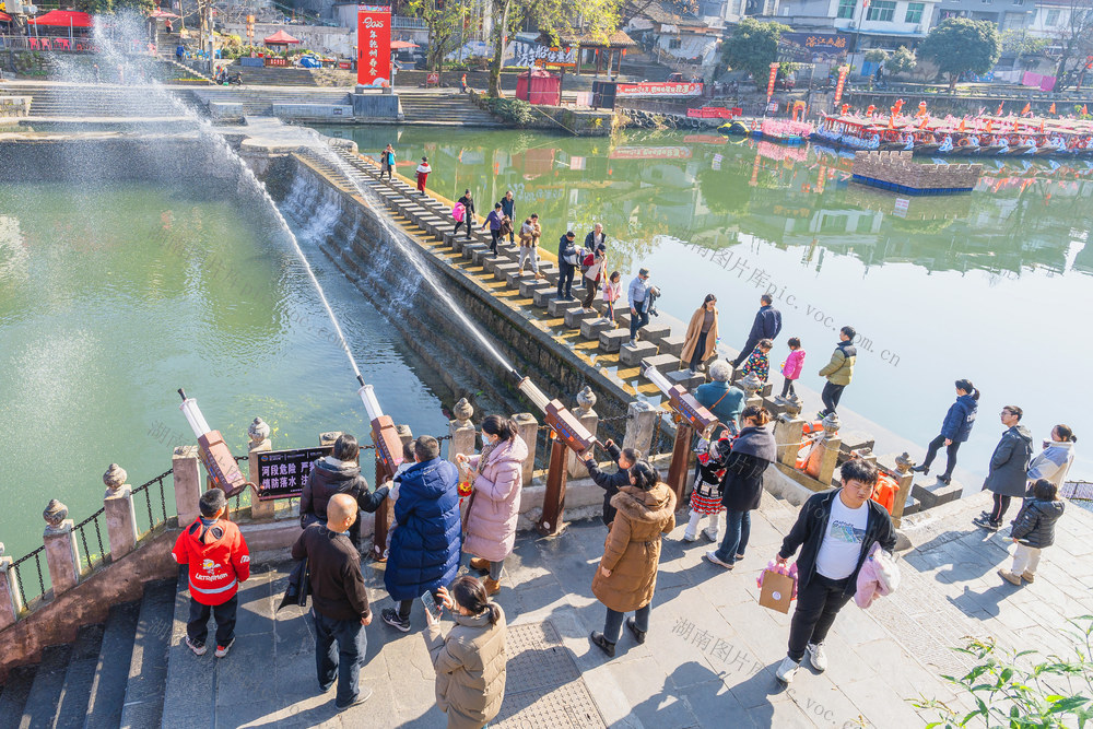 农历除夕  各地游客选择旅游过年  乐度过年美好时光