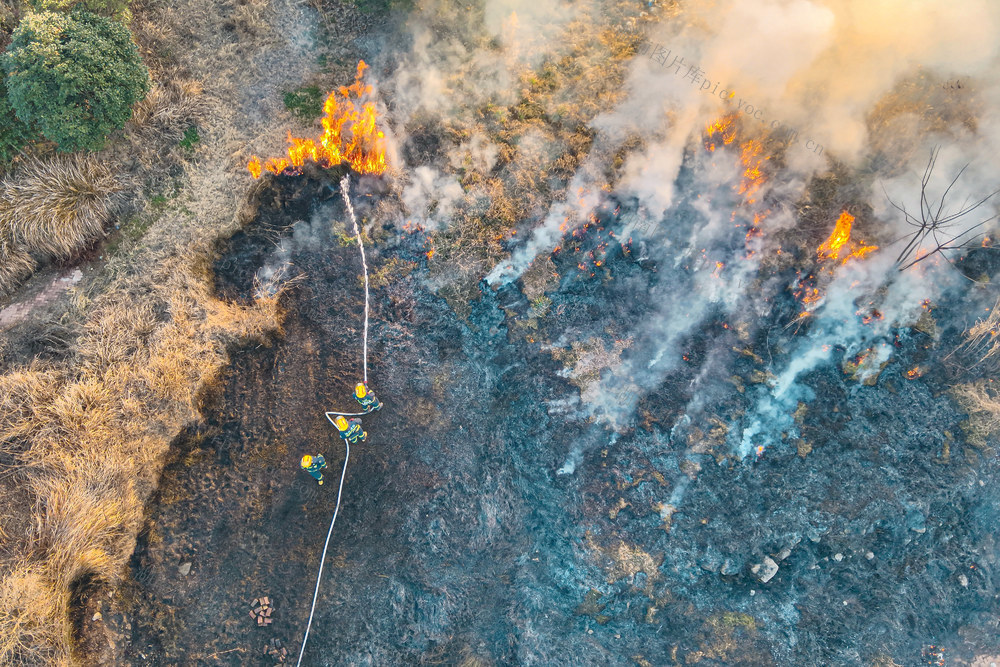 消防   岗位  春节   坚守  守护   过年   