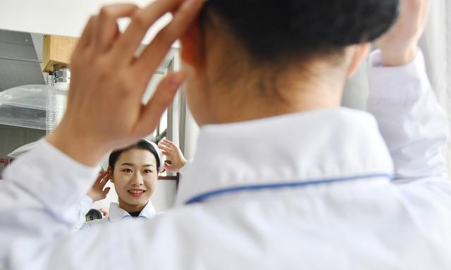   坚守岗位过大年