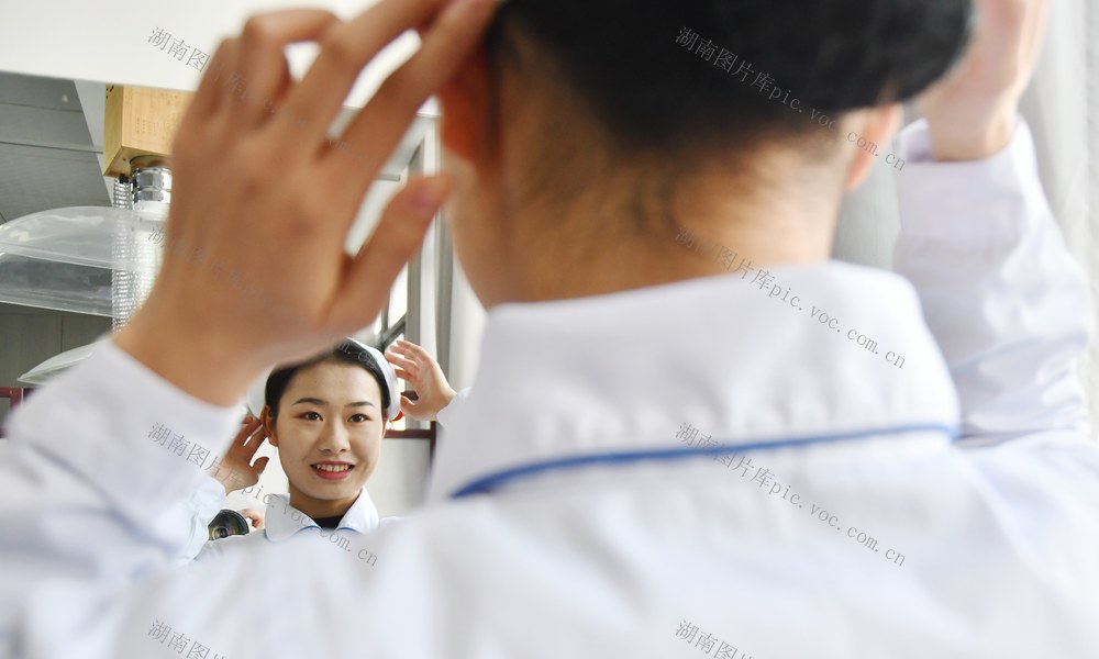   坚守岗位过大年