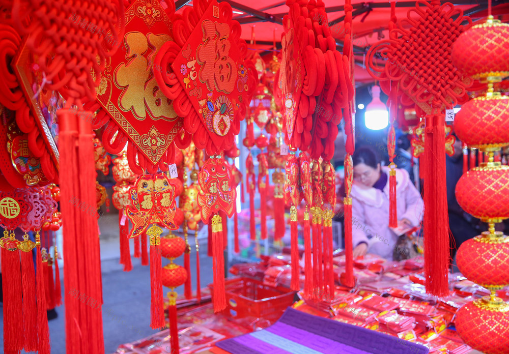 灯笼 对联 饰品 红包 中国结 文体用品 新春