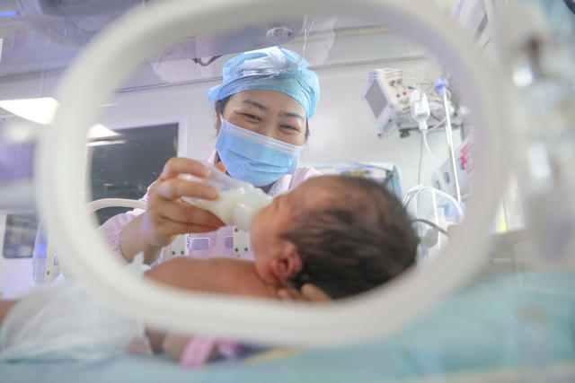 春节 新生儿 医生 坚守岗位