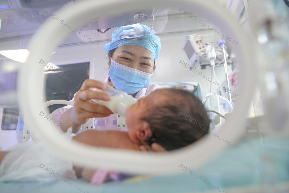 春节 新生儿 医生 坚守岗位