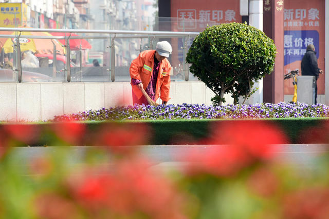 春节  假期  服务行业  坚守岗位
