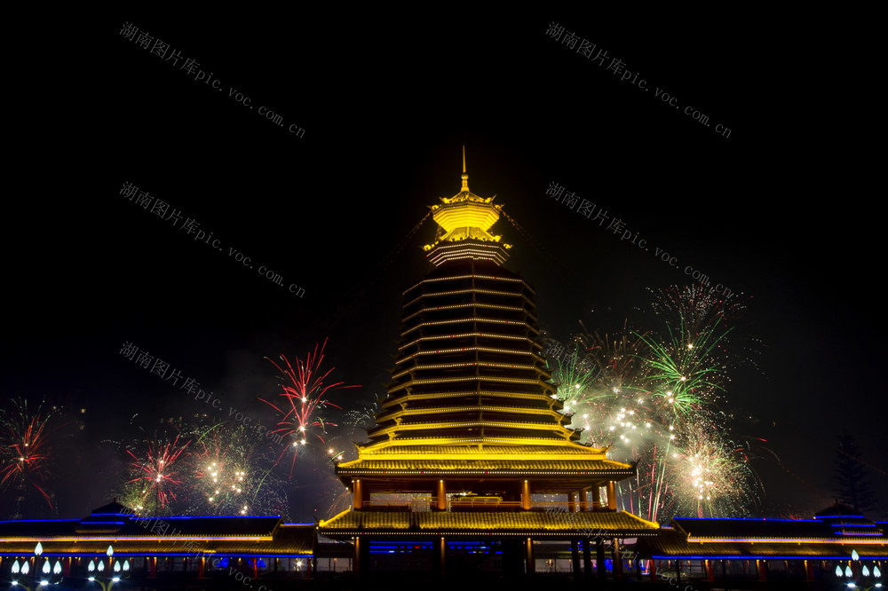 通道 除夕 夜 绚丽 烟花 迎 新春