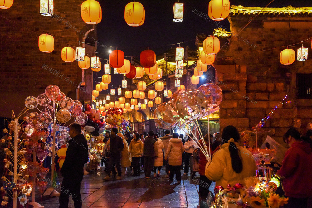 春节  张灯结彩  古城老街