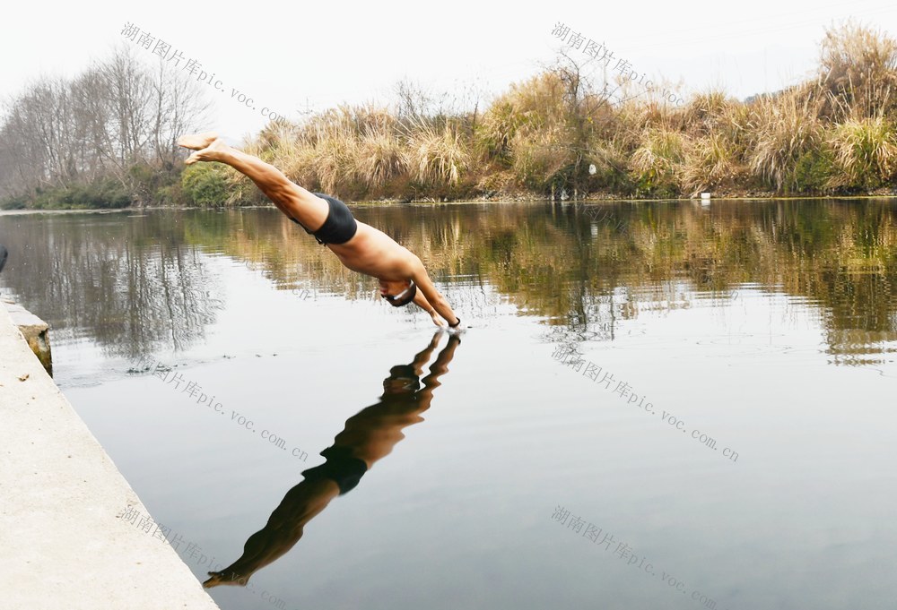  冬泳健身过大年