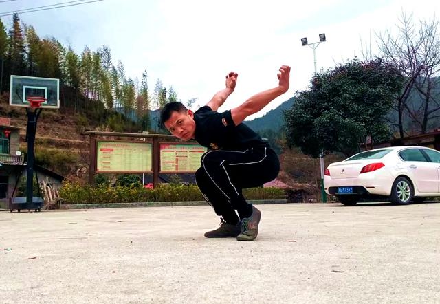 岩鹰  门头 内涵