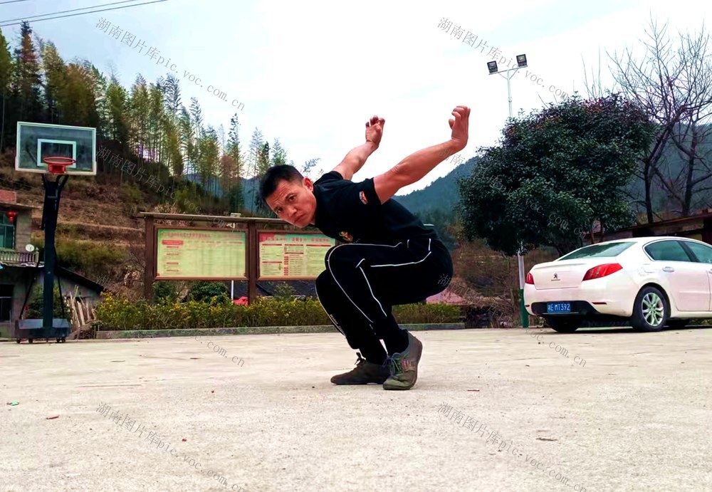 岩鹰  门头 内涵