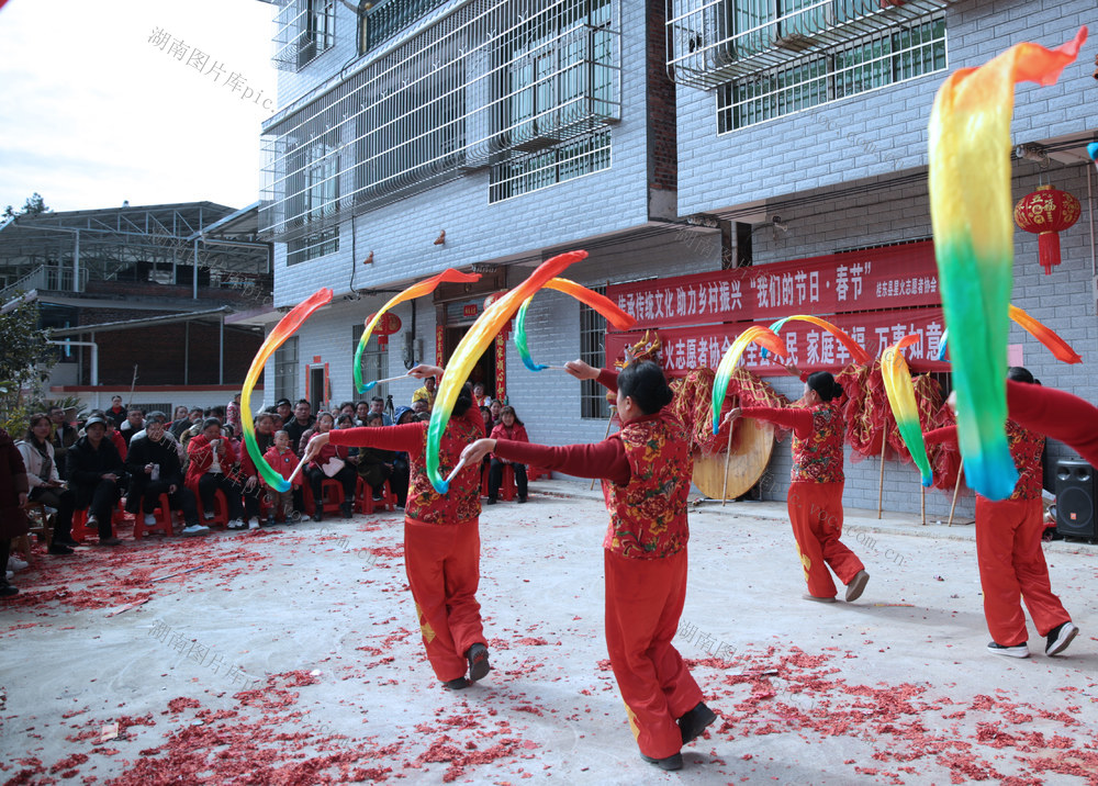 湖南桂东 新春走基层 志愿者 村民 载歌载舞 庆新年