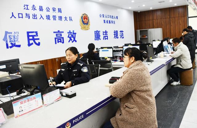 坚守岗位 服务群众