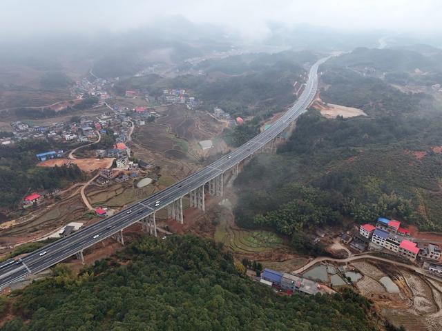 交通 高速公路 经济 通道  春节