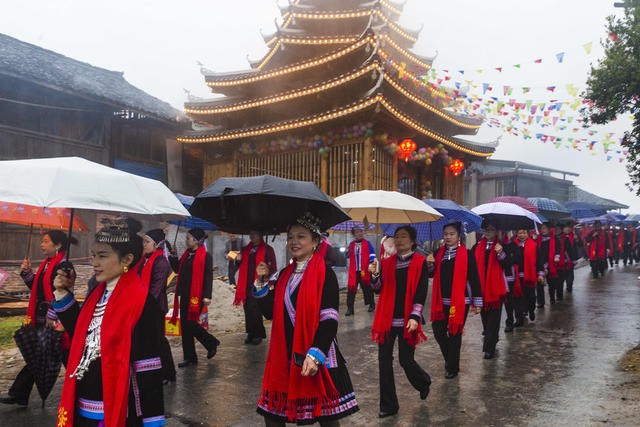 通道 侗族 村民 庆祝 鼓楼 落成