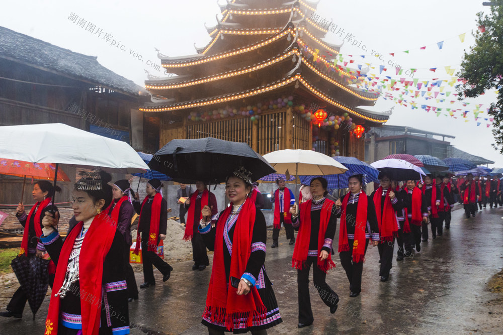 通道 侗族 村民 庆祝 鼓楼 落成