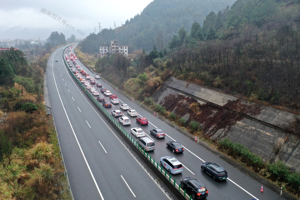 返程  高速  车流  高峰 自驾  春节  