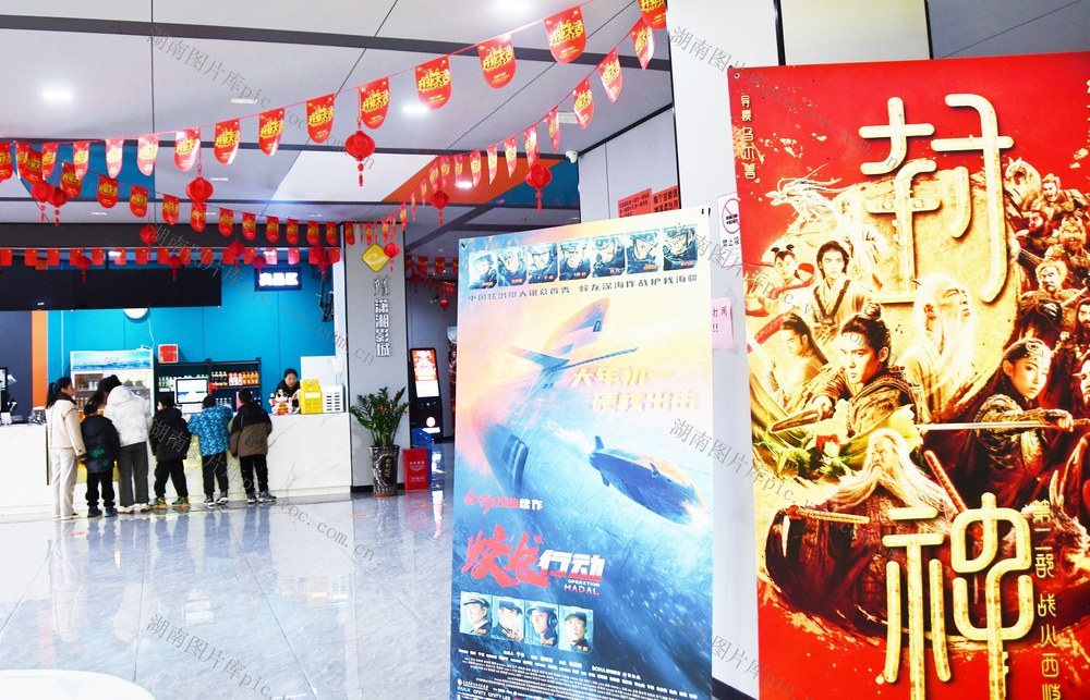 电影市场持续火爆