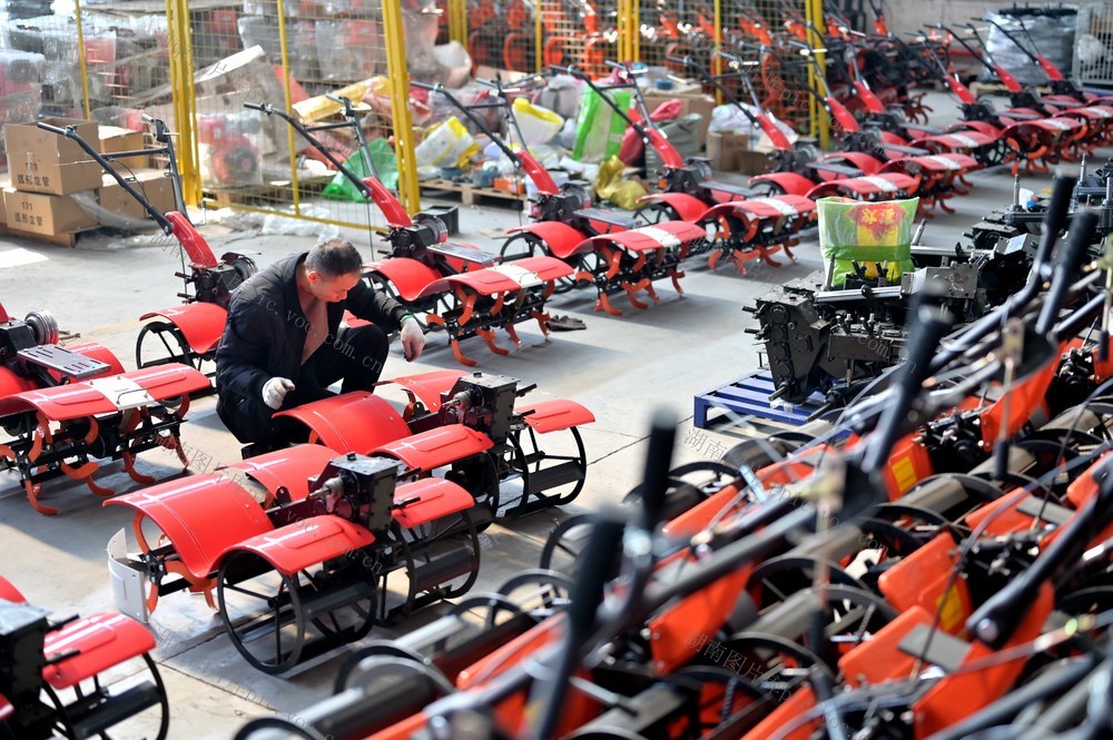 新春  春节  企业  开工  开门红  生产  农机