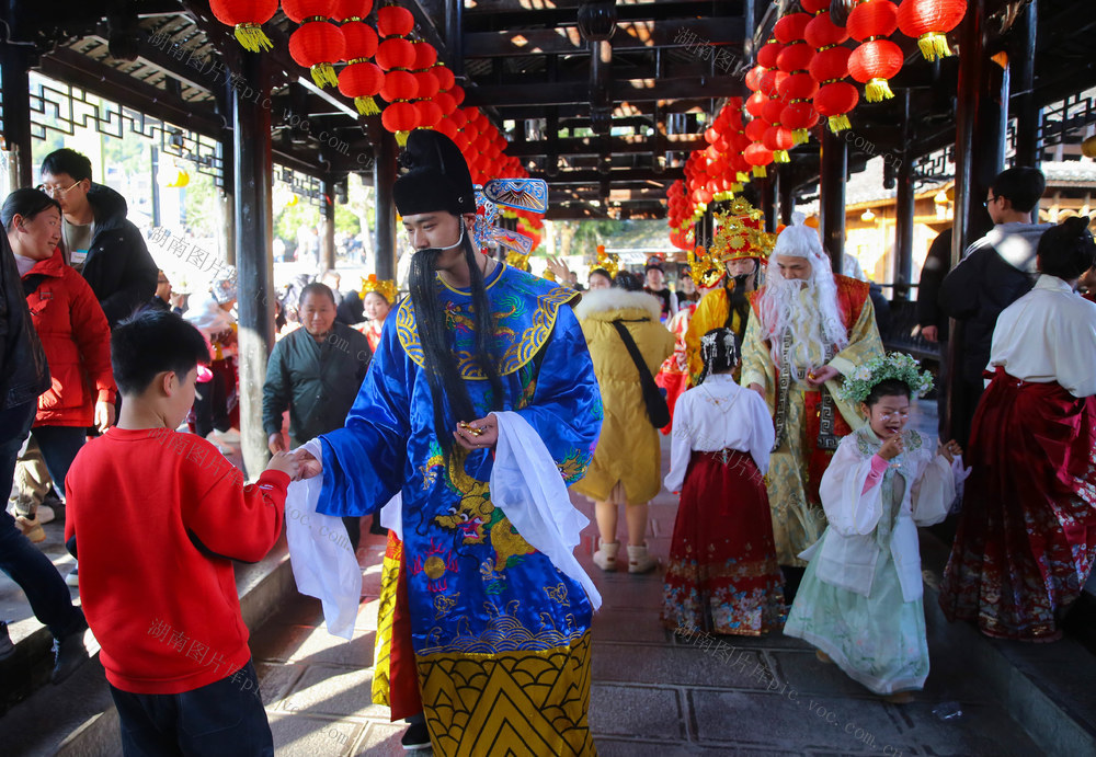 芙蓉镇 打溜子 非遗 民俗表演 文化 春节 假期 夜景 夜市 夜消费 瀑布 旅拍 文旅