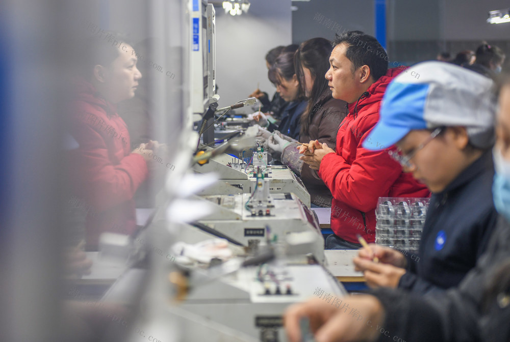 新春
开工
江华