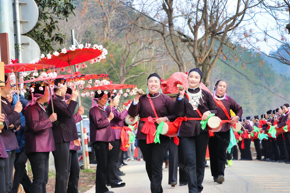 乡村闹新春
民族团结
