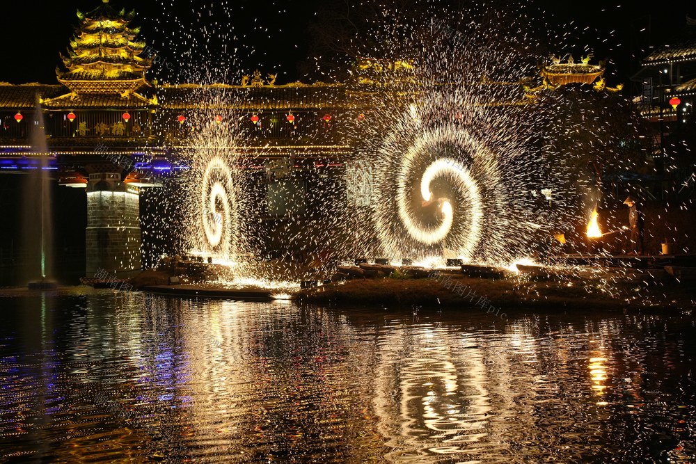 非遗、打铁花、游客、春节、新春