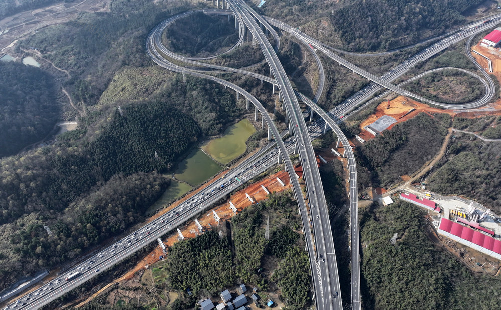京珠高速 湖南郴州段： 车辆返程高峰 水龙枢纽