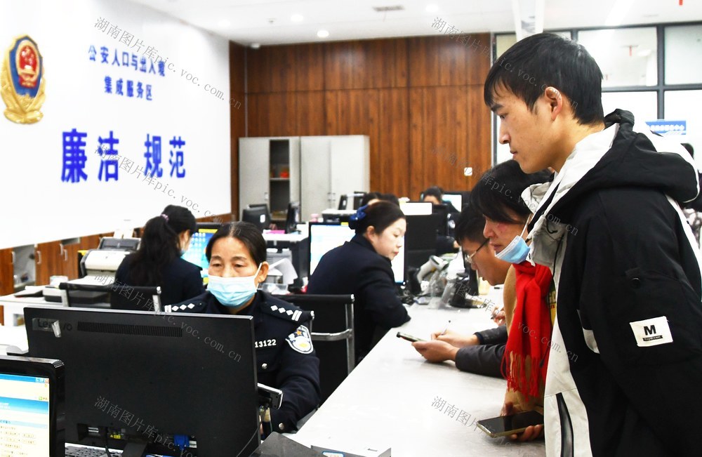 人到岗    心归位 