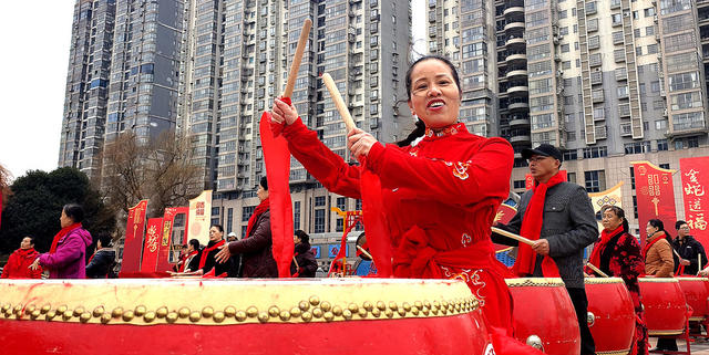 株洲晚报志愿者擂鼓闹元宵