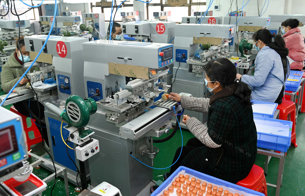 外贸经济 企业生产 外贸企业 工业 订单产品 外贸订单 生产 开门红 玩具 出口