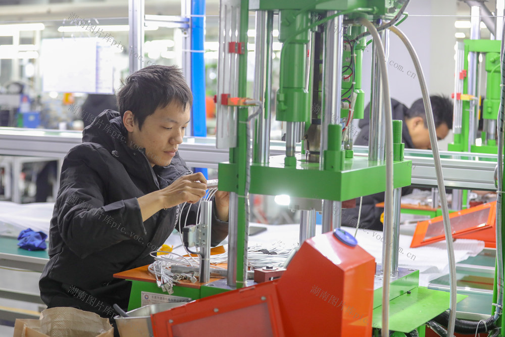 开门红 赶订单 企业 生产 电子