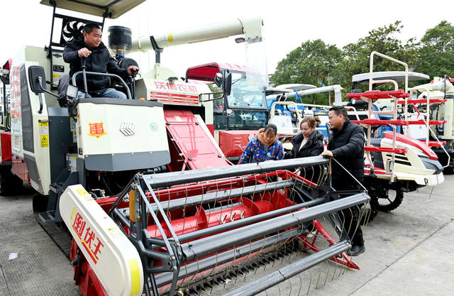 农机 春耕备耕 农机市场 农业 农机销售 春耕生产 农民  市场 耕田机 播种机 插秧机