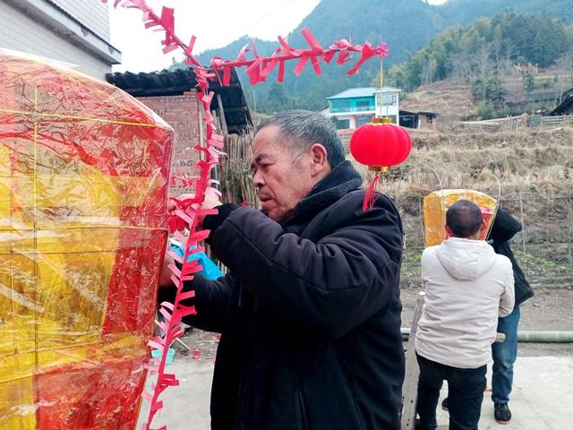 元宵 村民 扎龙灯