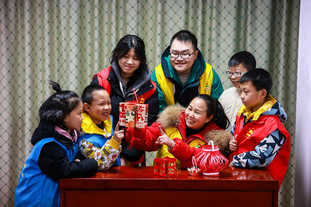 灯笼 制作 元宵 志愿者 节日