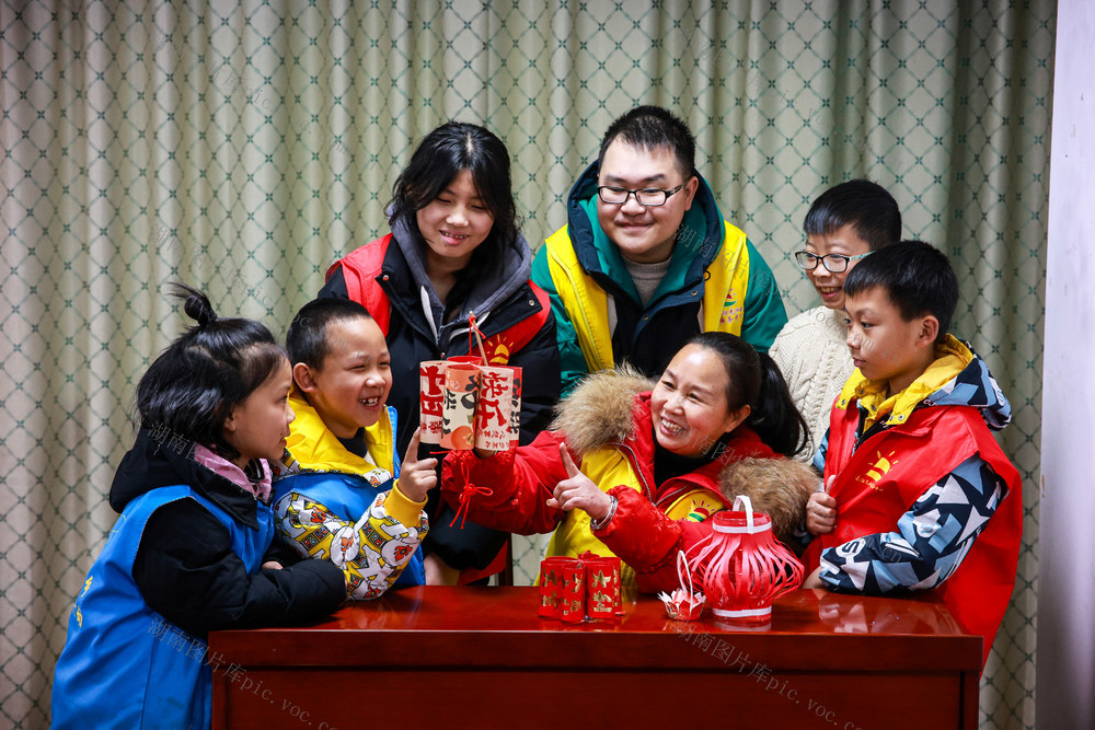 灯笼 制作 元宵 志愿者 节日