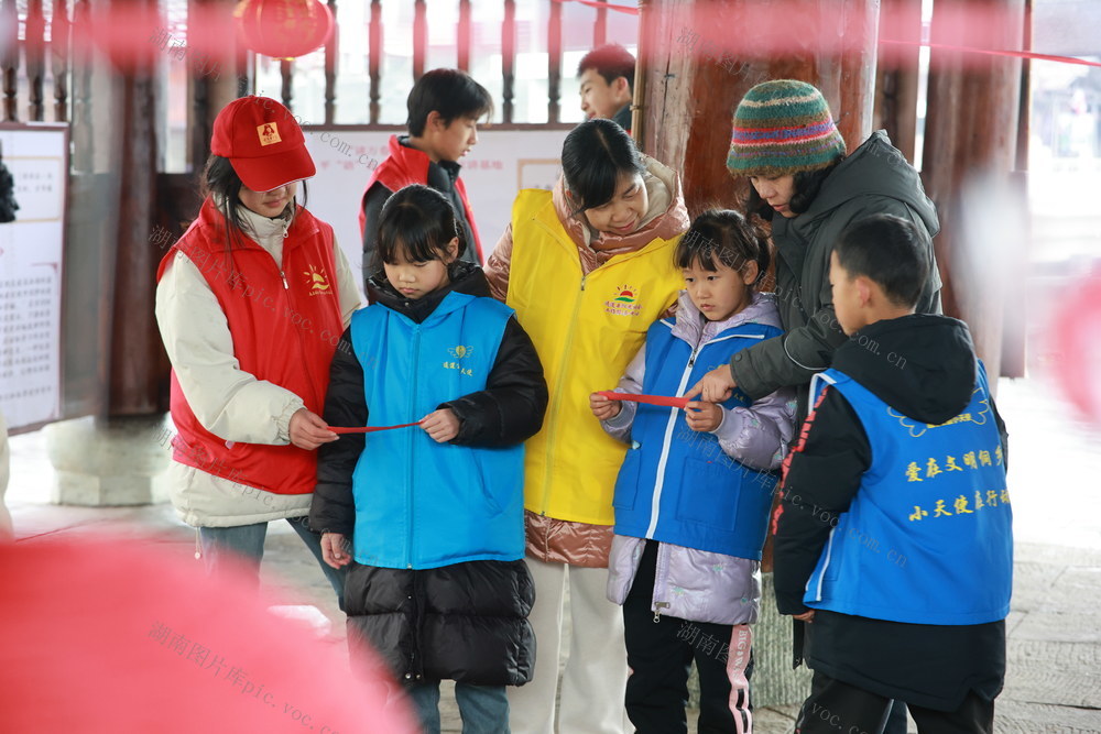 灯谜 猜灯谜 元宵 志愿者 节日