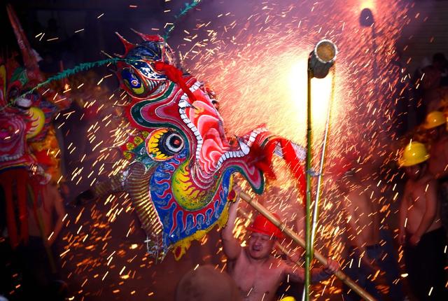 烧龙 元宵 居民 游客