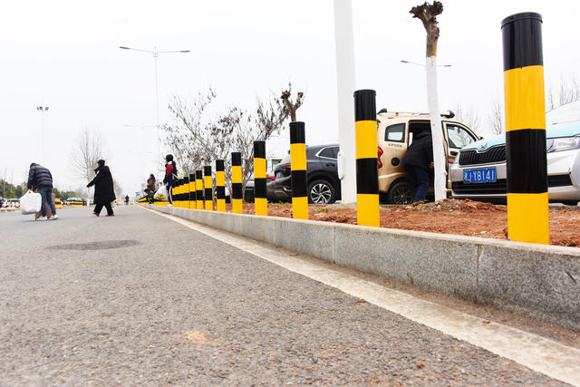 交通安全  校园  高中  安全岛