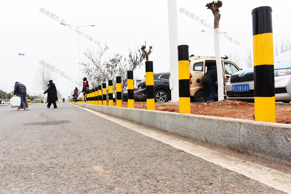 交通安全  校园  高中  安全岛