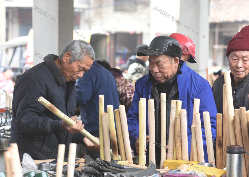嘉禾：购农具 备春耕
