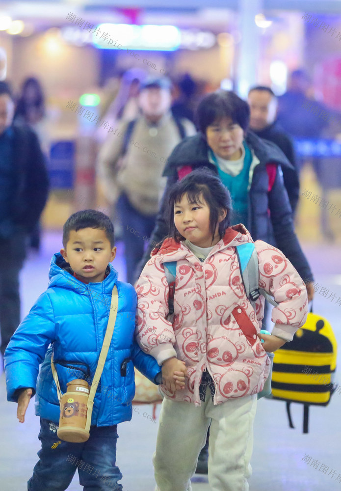安检 客流高峰  隆回站