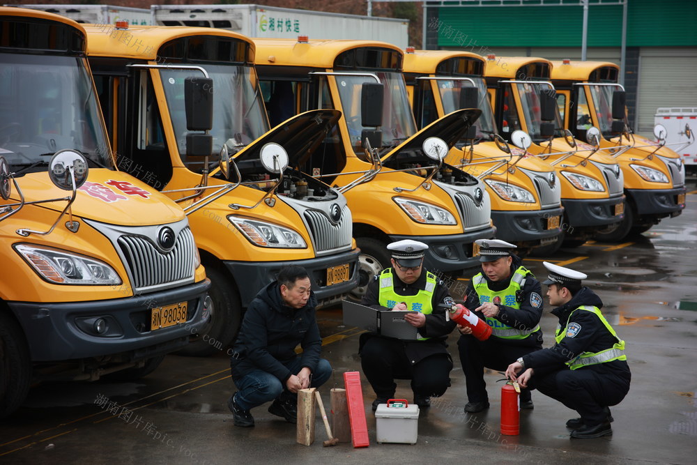 校车 开学 检查 交警 教育局