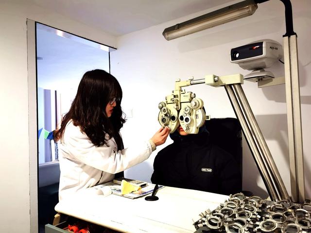 眼镜 免费 检查