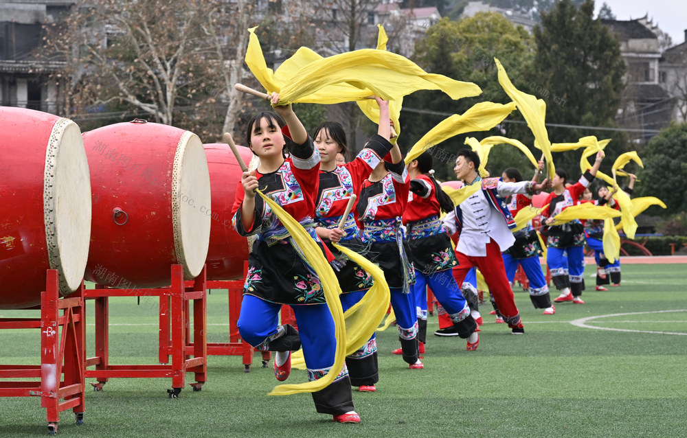 教育　文化　非遗　进校园　舞龙舞狮　苗鼓　蜡染
