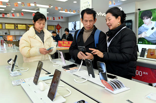 购新补贴 市场 消费 手机 平板电脑 政策 商场 商品 顾客 智能手表